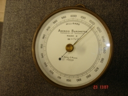 WWII BAROMETER MILLIBARS.