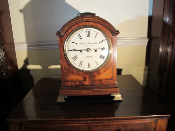 FineEnglish Table Clock