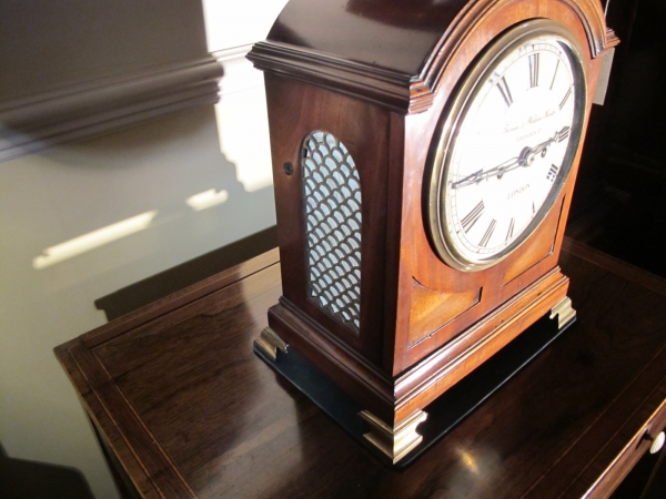 FineEnglish Table Clock
