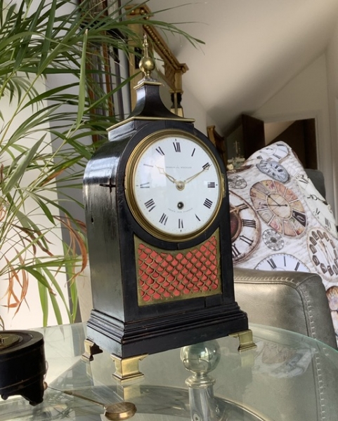 Fine table clock